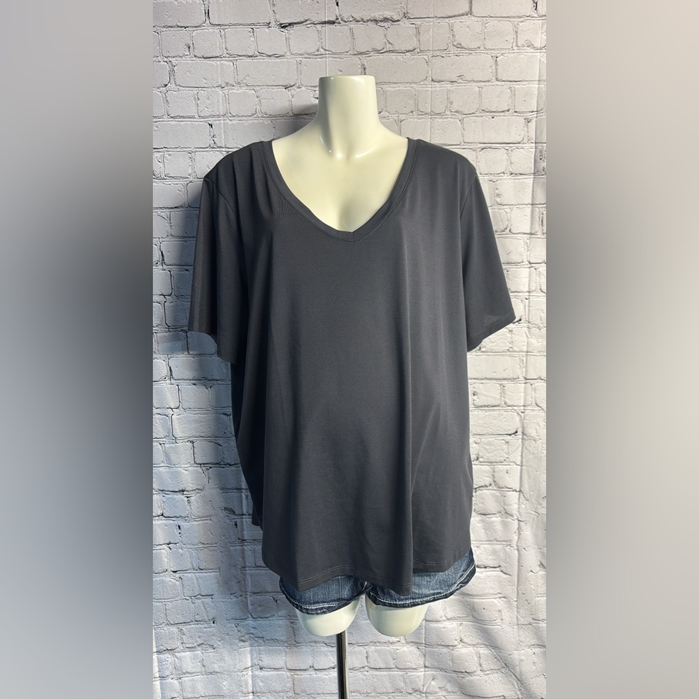 NWOT/Unworn Women's 4XL V-Neck Mercer+Mettle Top